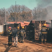 Firefighters respond to blaze one hour later, despite being 5 minutes away - Vrededorp residents