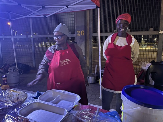 <p>Maggie's Fast Foods are among the stalls selling to the thousands of supporters. Maggie has been doing this for 48 years, saying this new-look FNB Stadium that was built for the 2010 FIFA World Cup developed in front of her.</p><p>- Njabulo Ngidi</p>
