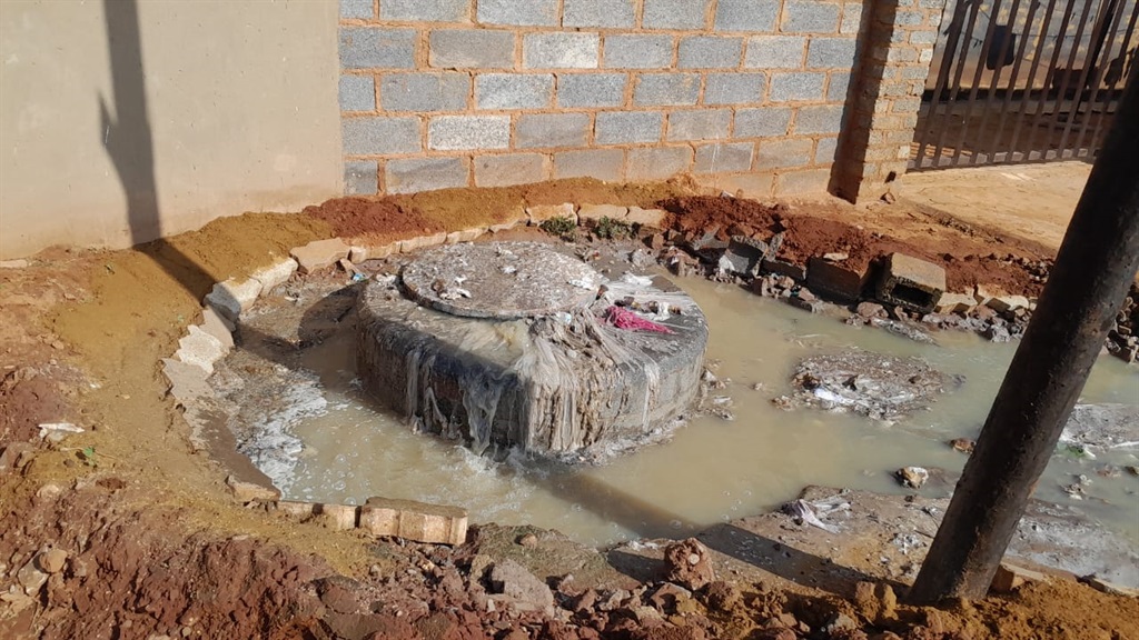 Residents of Braamfischerville extension 4 are worried about their health. Photo by Nhlanhla Khomola.
