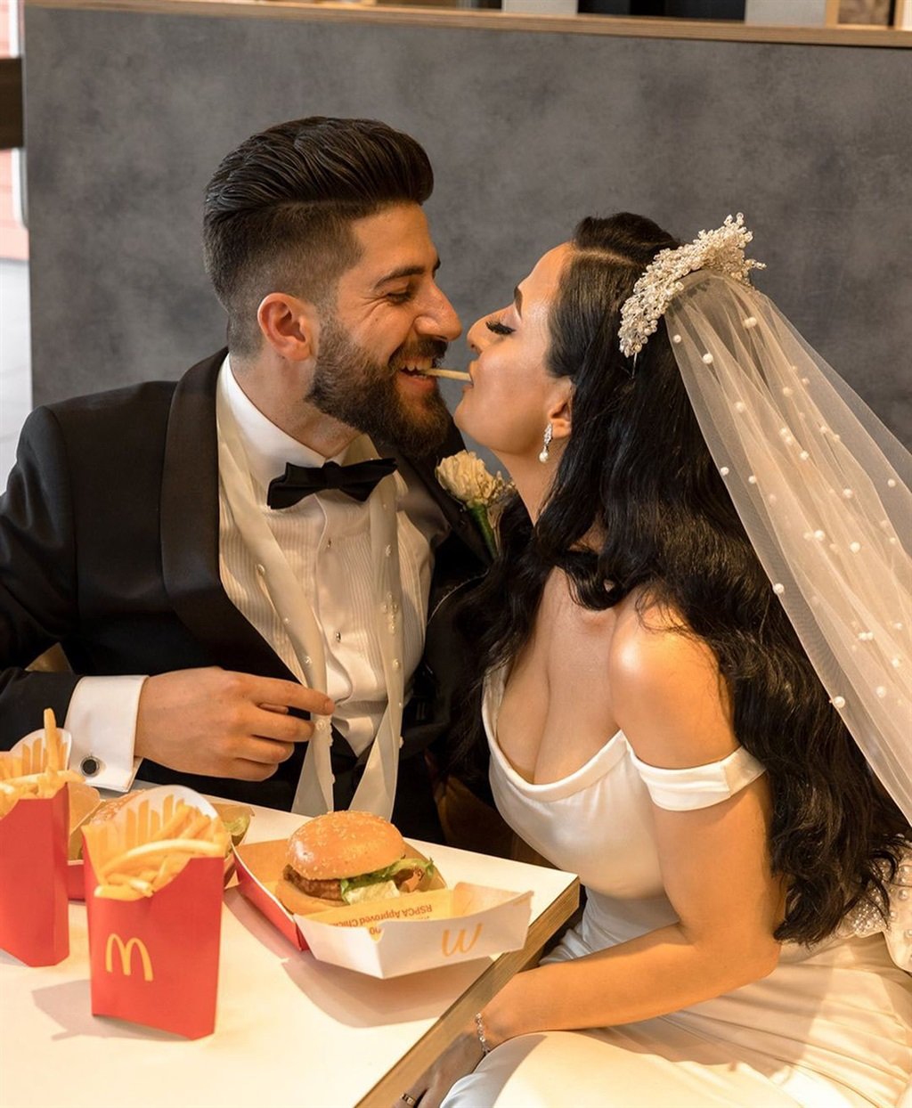 Photos Bride And Groom Sneak Away To Mcdonald S Before Lavish Wedding Reception Life