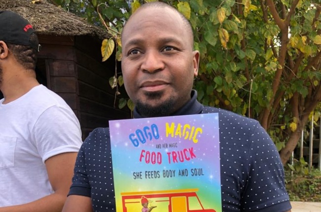 Author Melusi Tshabalala with his latest book.