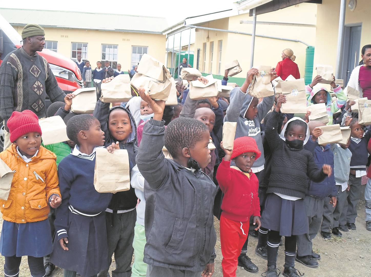Some of the learners from Ludondolo and neighbouring schools received their gifts from the founder and director of Chezi Cliff PTY (Ltd), Pumza Mnqandi.
