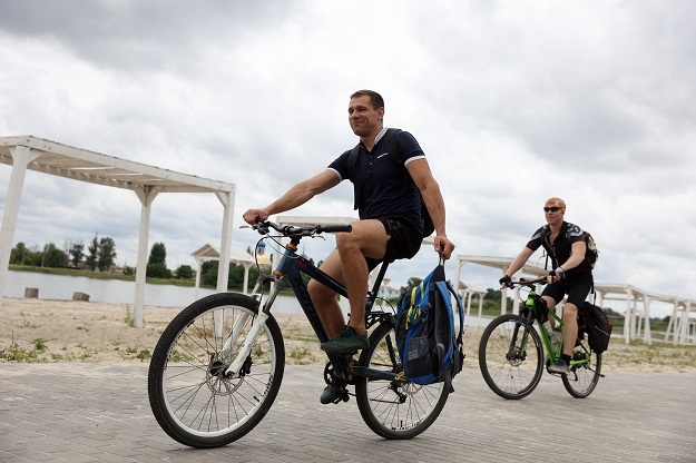 Mykolayivk köyünden bir grup bisikletçi