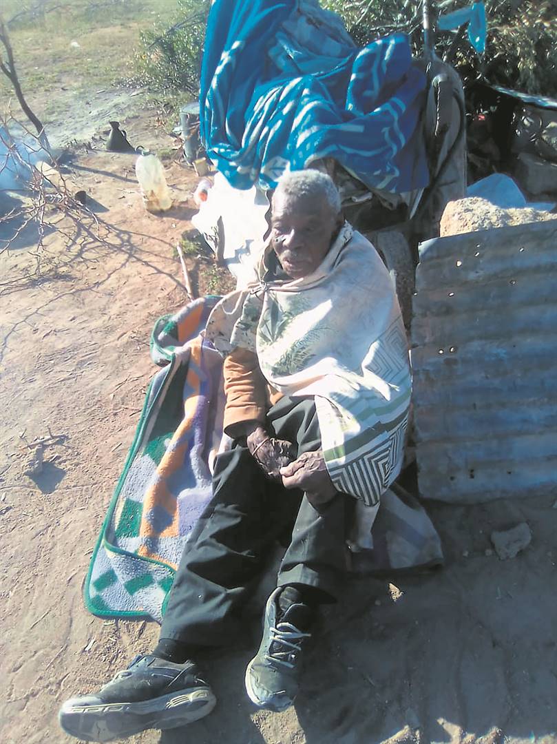 Madala Patrick Ditshego said he has been forced to sleep next to a tree after waiting for an RDP for 14 years.            Photo by Judas Sekwela