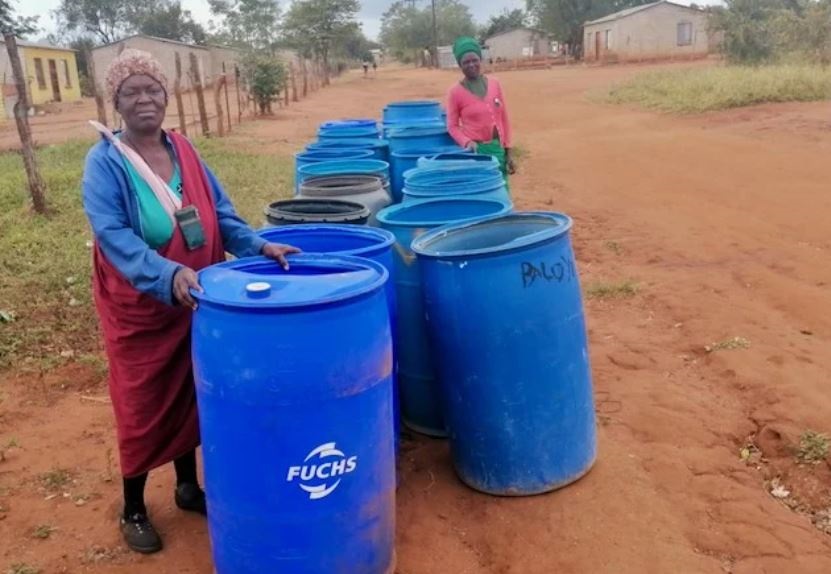 For five months, Ngozi Hlungwani and Sarah Baloyi have been waiting in vain for a Vhembe District Municipality tanker to fill their empty water drums. 