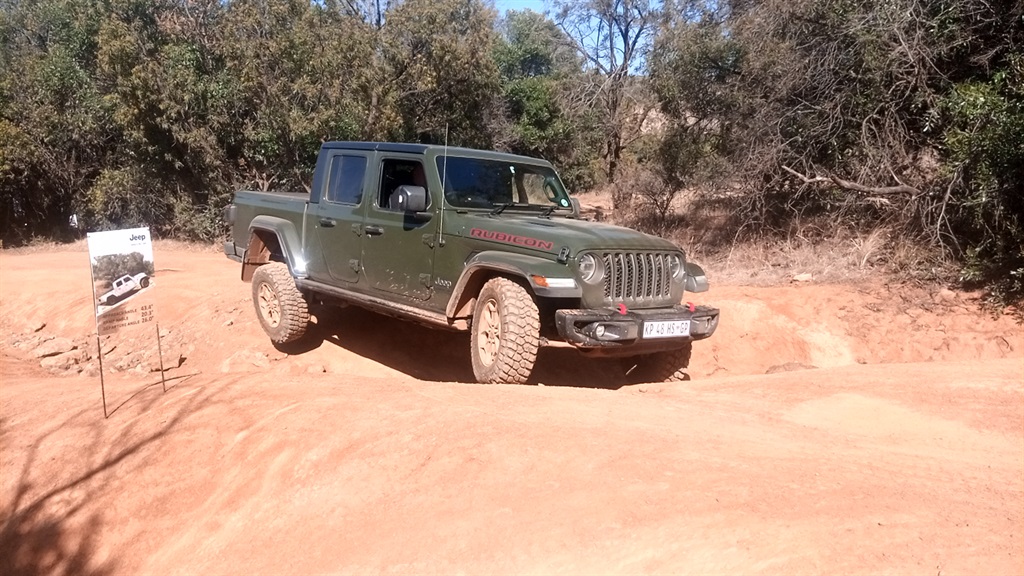 New Jeep Gladiator comes blazing with all off-road