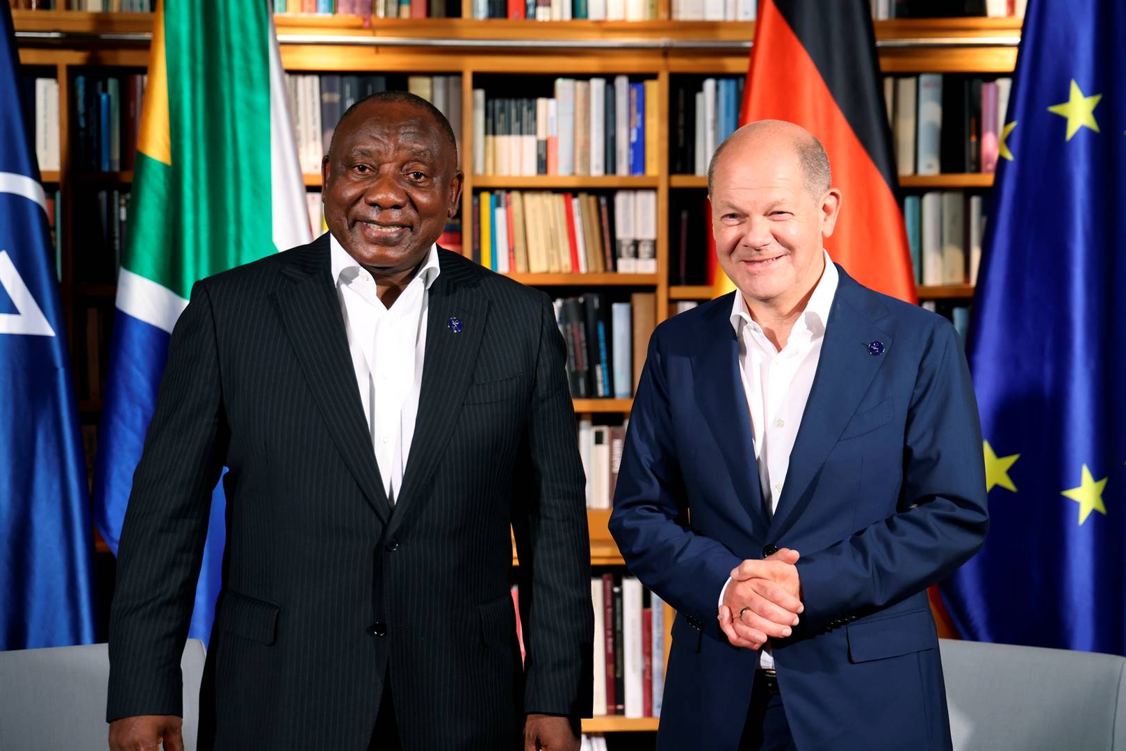 Pres. Cyril Ramaphosa saam met Olaf Scholz, Duitse bondskanselier en gasheer van die G7-beraad. Foto: AP