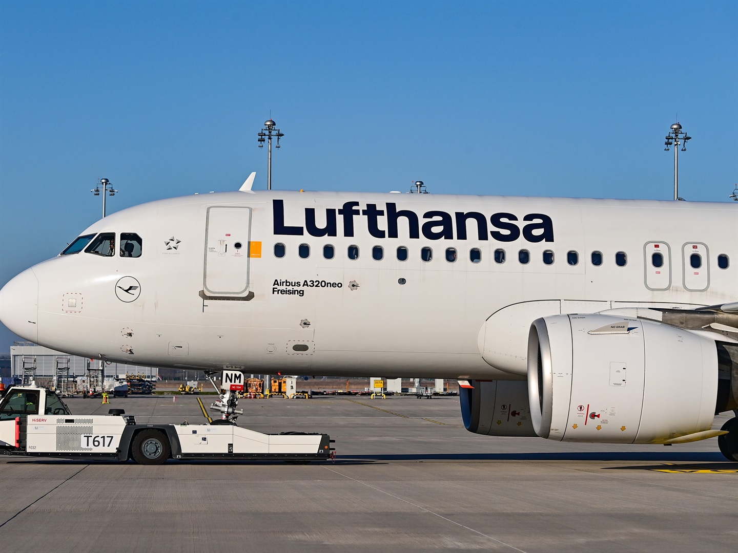 Lufthansa mengatakan perang Ukraina berkontribusi terhadap penundaan penerbangan karena membatasi wilayah udara Eropa