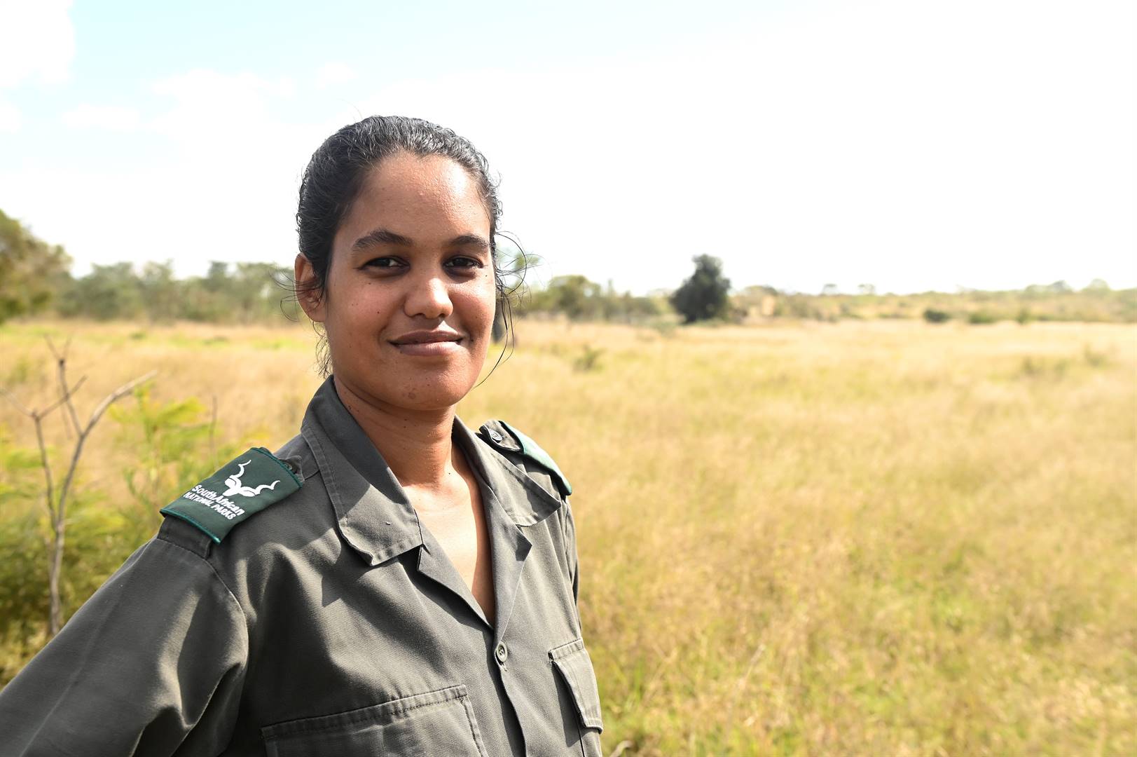 Tercia Strydom, ’n abiotiek-wetenskaplike in die Krugerwildtuin, se werk is om brandbeheer in die wildtuin toe te pas. Foto: Deaan Vivier