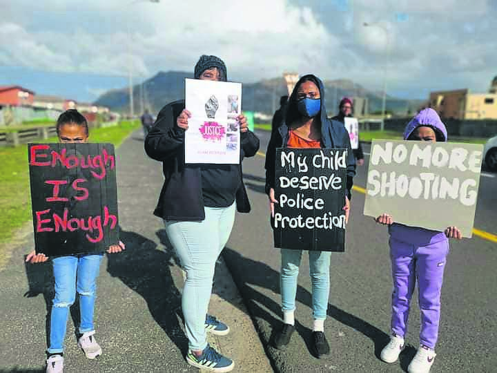 Residents of Lavender Hill and Steenberg protest in Prince George Drive on Saturday 18 June to highlight crime in the area.PHOTO: supplied
