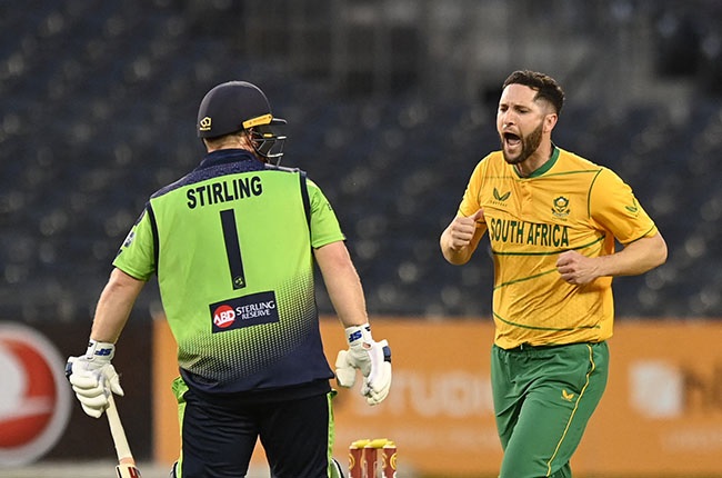 South Africa's Wayne Parnell celebrates dismissing Ireland's Paul Stirling at the County Ground in Bristol on 3 August 2022. (Photo by Ashley Crowden/AFP)