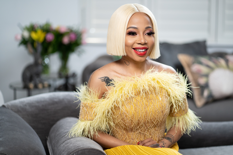 Singer, Kelly Khumalo says she didn't know who Senzo was before the dated. 