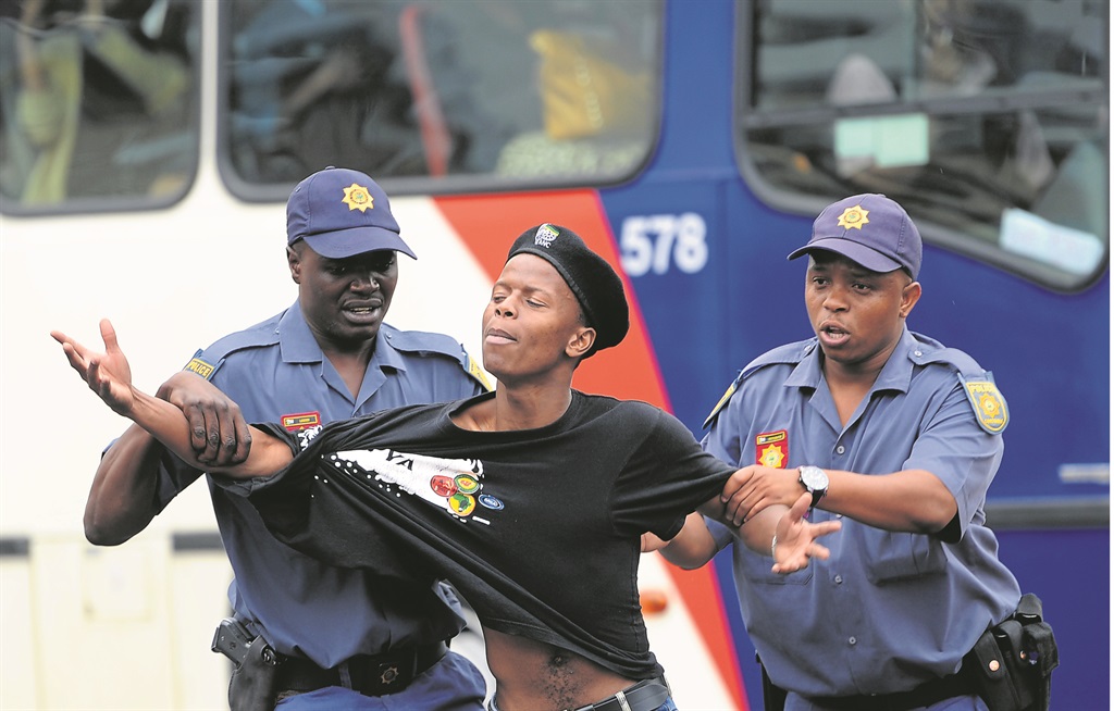 JobuRG
 Police take a Wits student out of a protest march

