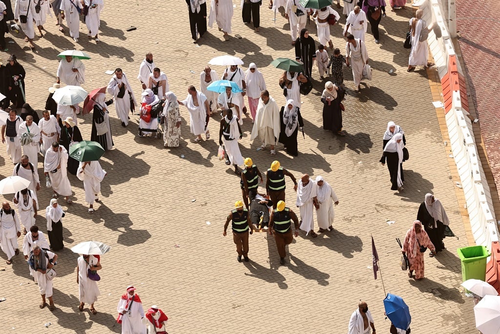 Rescuers carry away a man as Muslim pilgrims perform the symbolic 'stoning of the devil' ritual as part of the hajj pilgrimage in Mina, near Mecca, on 16 June 2024. (FADEL SENNA / AFP)