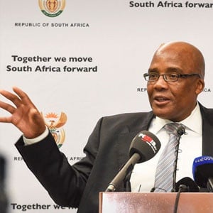 Health Minister Dr Aaron Motsoaledi addresses a media breakfast on Operation Fiela hosted by the Inter-Ministerial Committee on Migration at Tshedimosetso House in Pretoria. (Photo: GCIS)