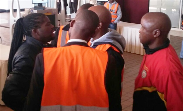 <strong>News24's Mpho Raborife reports:</strong> This photo shows a delegate arguing with security personnel outside the Cosatu congress. He asked them not to disrespect him. He asked them: "Who are you?"<br />