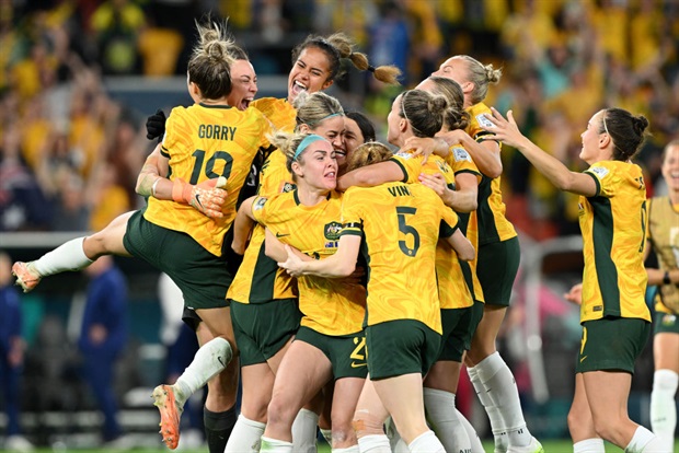 <p><strong><span style="text-decoration:underline;">RESULT:</span></strong></p><p><strong>Australia 0-0 France</strong></p><p>Co-hosts Australia sealed their spot in the semi-finals of the World Cup after defeating France on penalties.</p><p>The two nations could not be separated after 120 minutes, even with the host nation finally introducing star striker Sam Kerr in the second half.</p><p>Australia would go on to book their spot in the final four after winning a thrilling penalty shoot-out 7-6, with Cortnee Vine converting the winning spot-kick.</p>