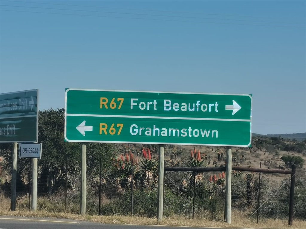 Despite Grahamstown renamed Makhanda in 2018, road signs do not reflect the new name on many of the province's roads. 