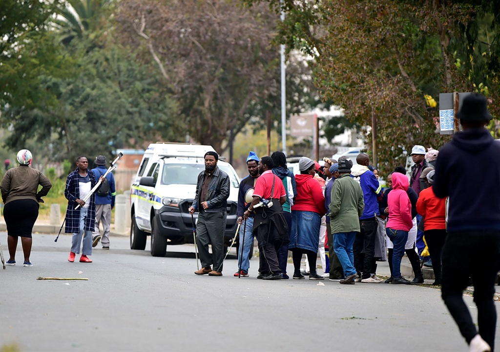 Furious Nomzamo residents were seen chanting at the gate, armed with their sjamboks, sticks and spears outside Orlando Magistrates Court. Photo by Trevor Kunene.