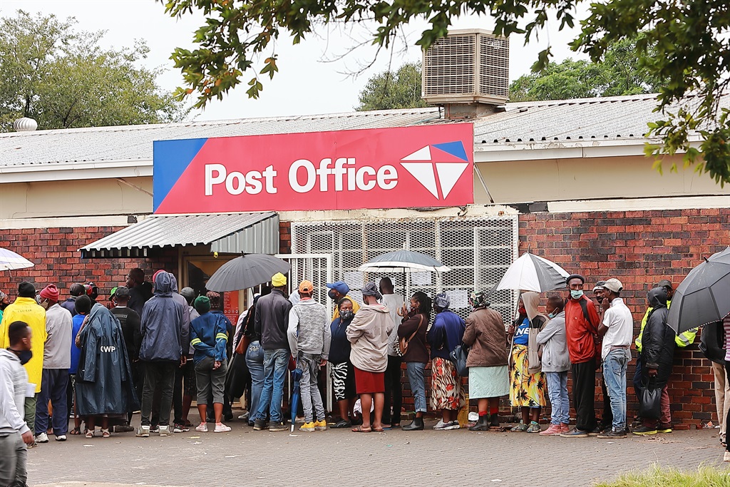 Thousands of South Africans battled this month to obtain their social grants due to glitches.