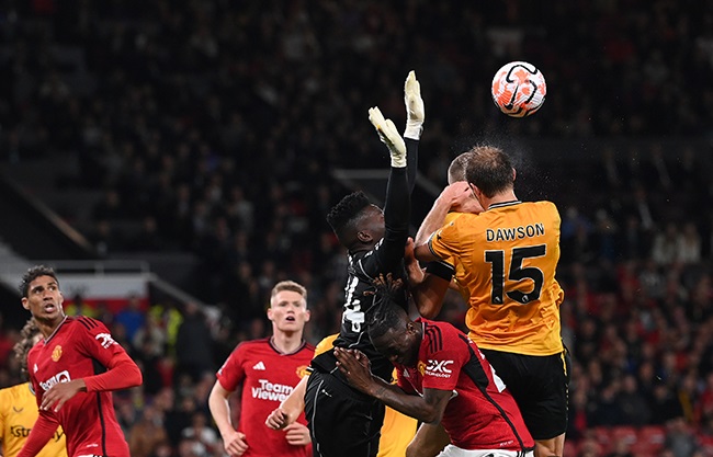 Controversy at the death sees Man United hang on to beat Wolves in Premier League opener | Sport