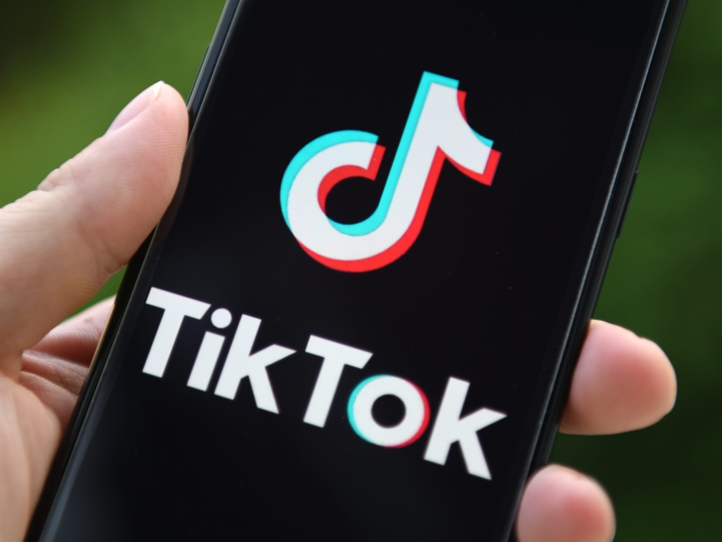 The UK may impose fines on Chinese company TikTok.