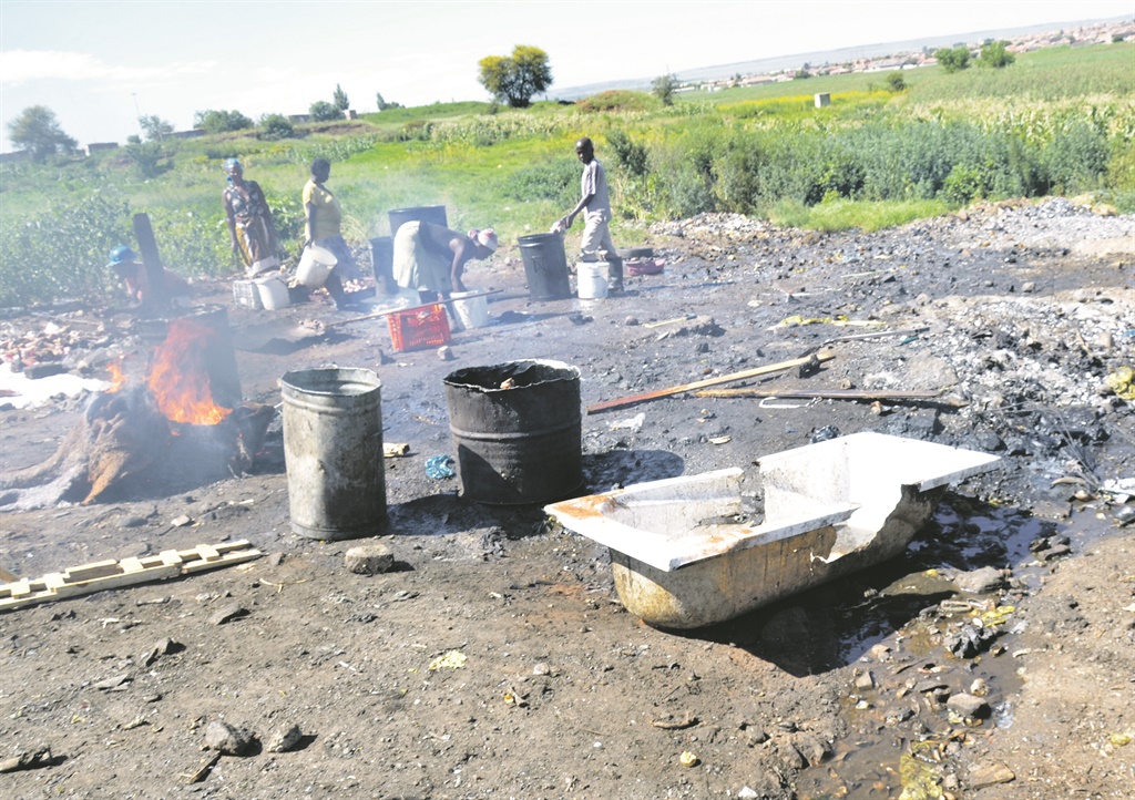 Residents of the squatter camp in Naledi say they can’t take the smell of rotten skop bones and gravy anymore.             Photo by Yuri Madonsela 