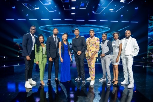 Idols SA season 19 top 8 contestants with the host and co-producer, Proverb (middle). 