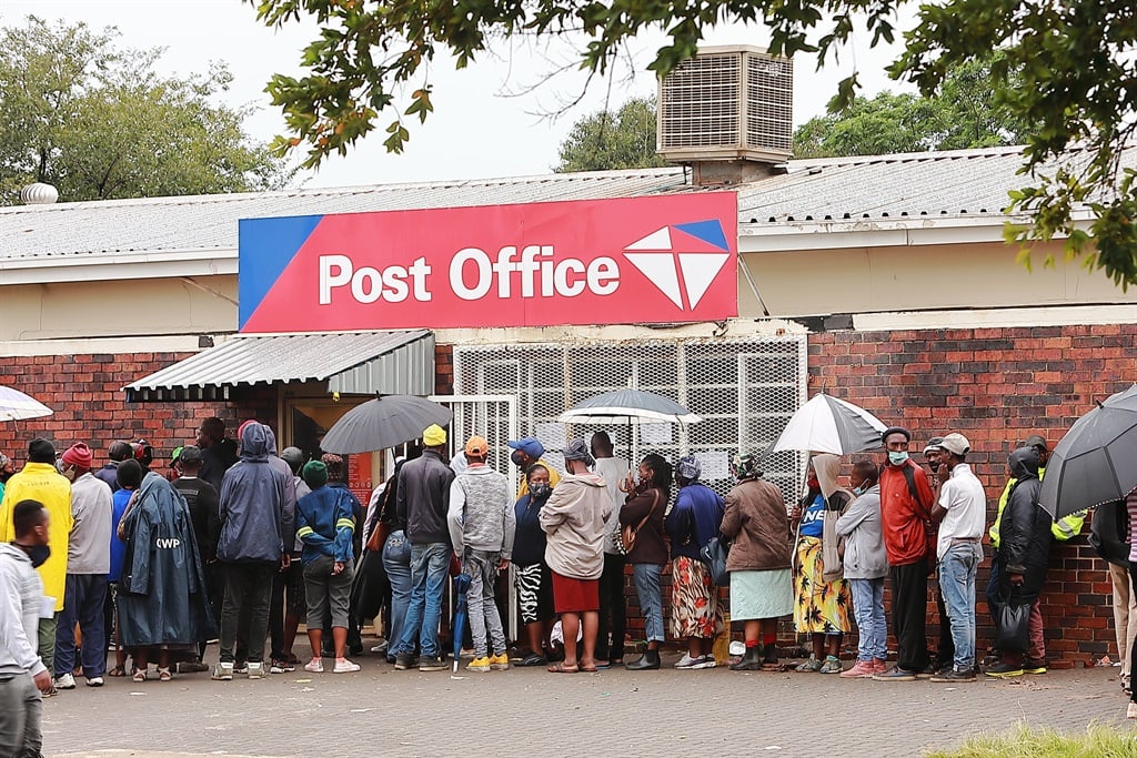 Thousands of South Africans battled to obtain their social grants due to a Sassa verification process. 
