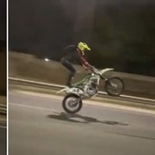 WATCH: Biker STUNTS on the N12 highway