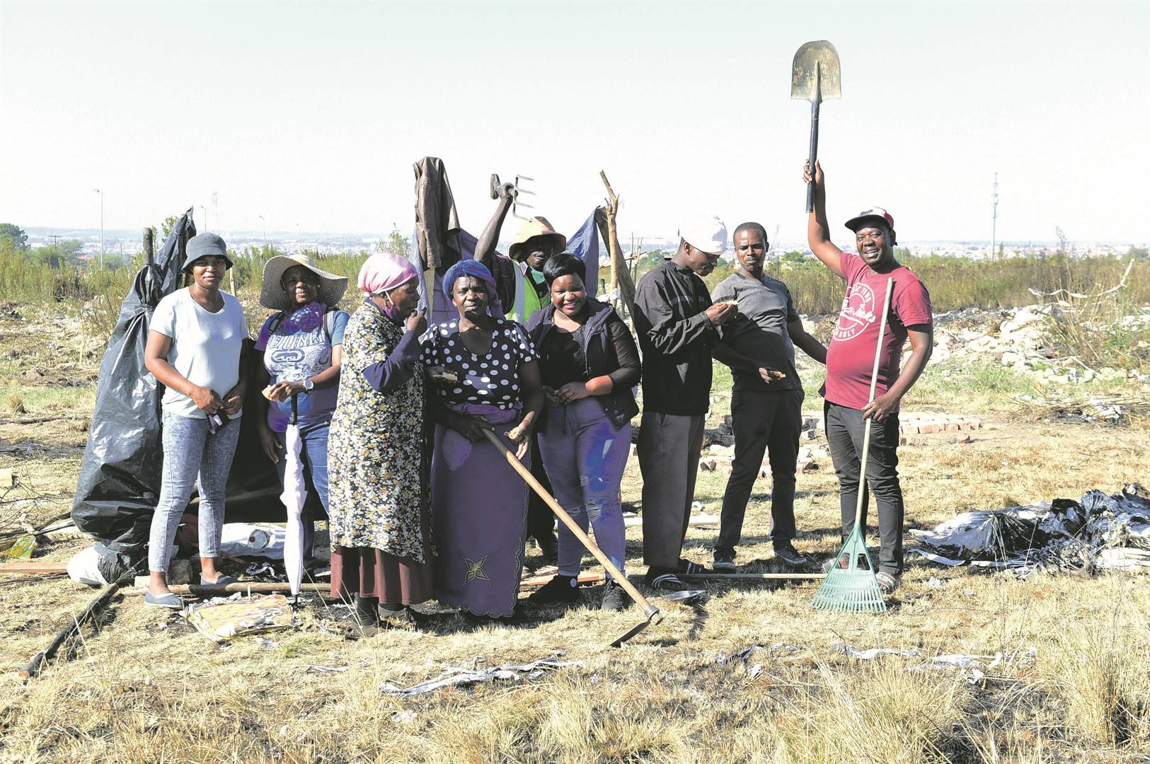 Rabie Ridge residents refuse to leave the vacant land they’ve occupied.       Photo by Morapedi Mashashe