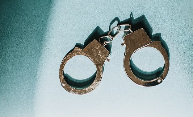 Pria di pengadilan karena diduga merampok petugas Intelijen Kejahatan sebesar R13 000