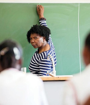 Shape Msiza teaches Grade 12 pupils at Ponelopele Oracle Secondary School in Ebony Park, Midrand. Msiza won an award for excellence in high school teaching at the 2012 Top Gauteng Teachers competition 
PHOTO: Gallo Images / The Times / Lauren Mulligan 
