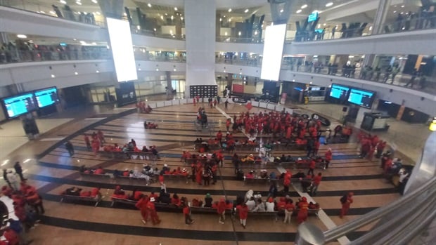 The sight at Bafana's arrival when Khanyiso Tshwaku arrived at the OR Tambo Airport at 03:35 ahead of Bafana's arrival at the OR Tambo airport on Wednesday morning.&nbsp;