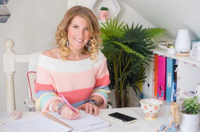 At the age of 42, Linzi Kavanagh went back to university to study counselling. Bagging a few other courses along the way, the divorced mom is now a divorce coach who runs her own business. 