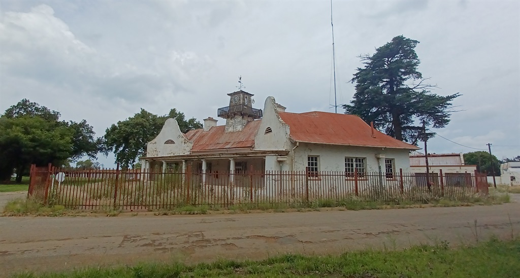 BOUVALLE. Van die vervalle historiese geboue op die kampus van die Landboukollege Potchefstroom. FOTO’S: ANNELISE LANGE
