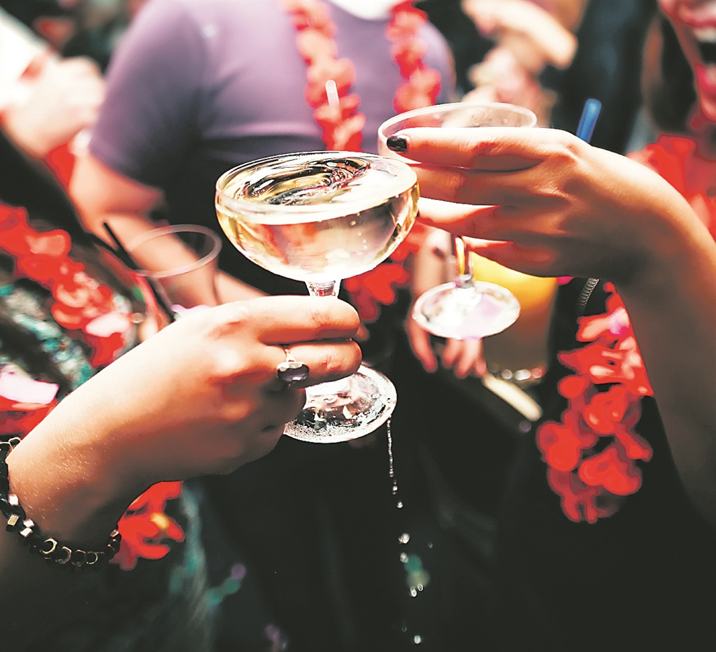 Clinking glasses How safe is your drink? PHOTO: Istock 