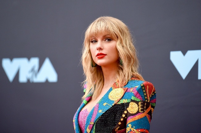 Taylor Swift is under fire from fans who want her to stay home and stop polluting the planet with unnecessary private jet travel. (PHOTO: Getty Images)