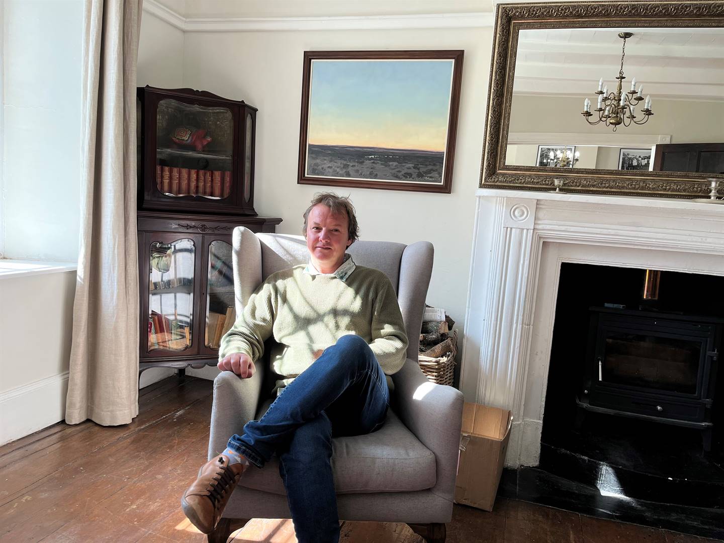 Theo Kemp in die sitkamer van Paulet Huis in Somerset-Oos. Foto: Murray La Vita