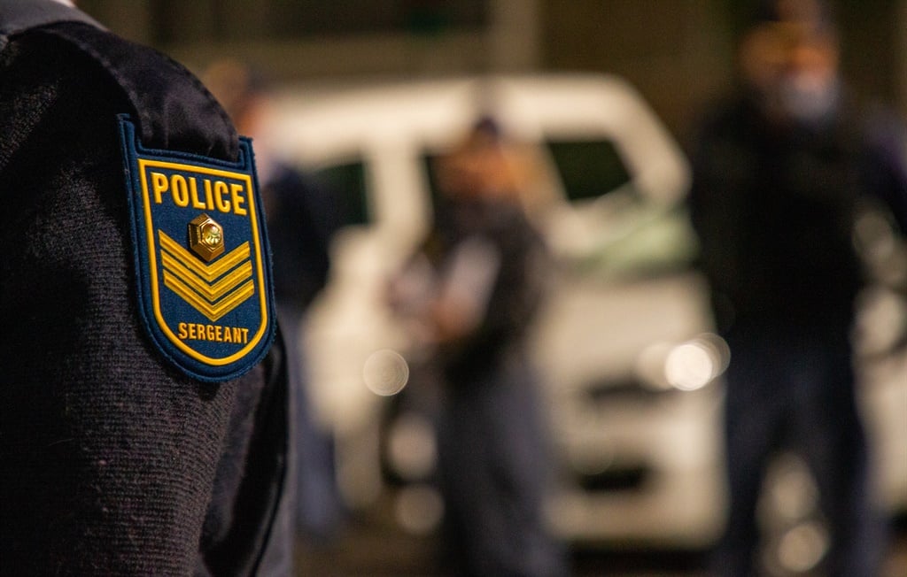 Dua polisi Bellville dihukum karena memeras R4 000 dari pria yang diparkir bersama remaja