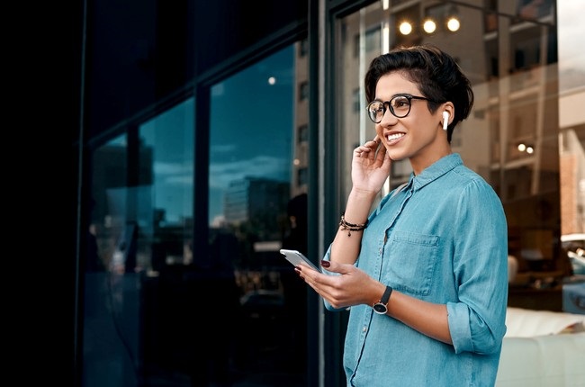 Are earbuds more damaging to your hearing than headphones Life