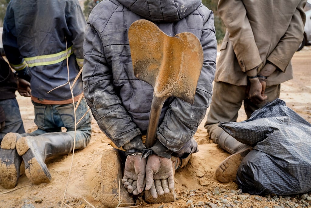 Illegal gold mining is leaving a trail of destruction in the mineral-rich city of Kwekwe. (Photo: News24/Yeshiel Panchia)