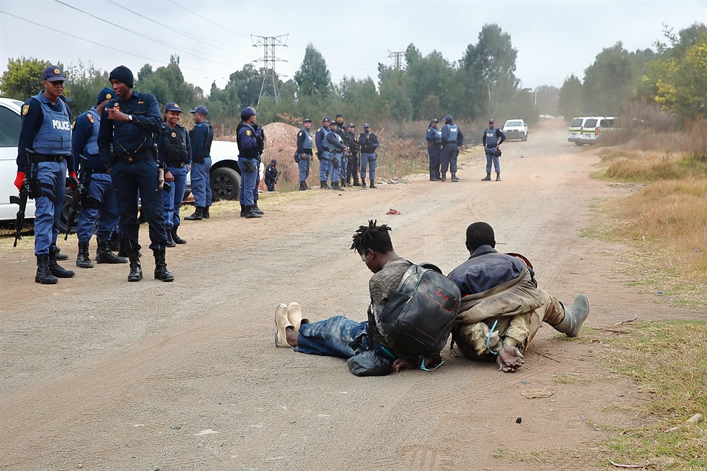 Die polisie het tydens 'n klopjag op 3 Augustus op zama-zamas in Krugersdorp toegeslaan. Foto: Gallo Images