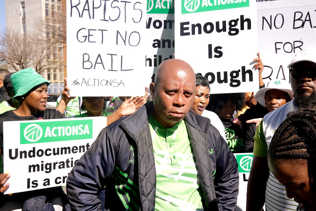 Herman Mashaba memimpin protes setelah kerabat tua istri diperkosa dan dibunuh di rumahnya