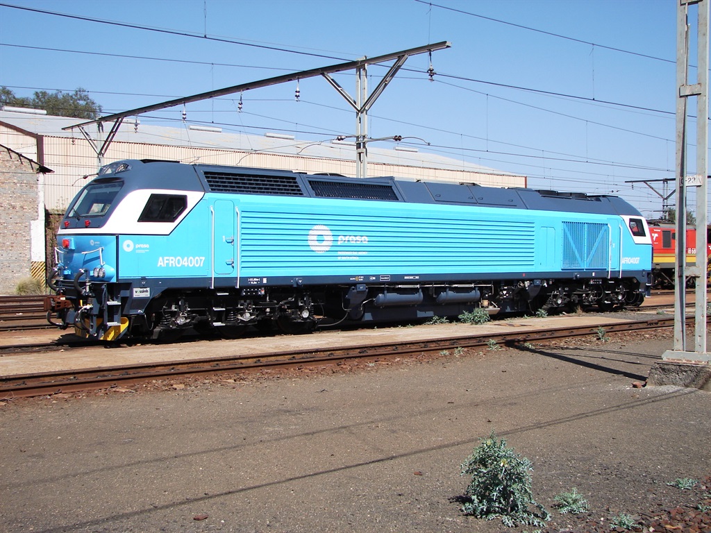 The too-tall “AFRO-4000” locomotive, supplied to PRASA by Spanish rail company Vossloh España, via Swifambo, a front company. Photo: Col André Kritzinger, CC BY-SA 3.0