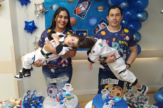 Arthur and Bernardo’s parents, Adriely and Antonio Lima, have spent a lot of time with the boys at a hospital in Rio de Janeiro. (PHOTO: Gallo Images / AFP)