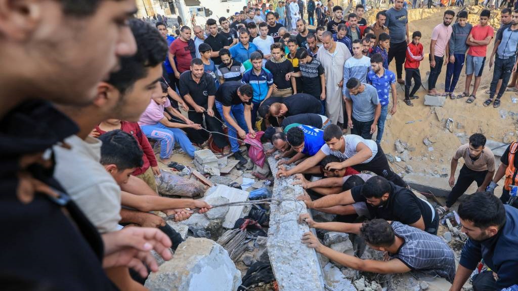 Palestinians look for survivors trapped under the 