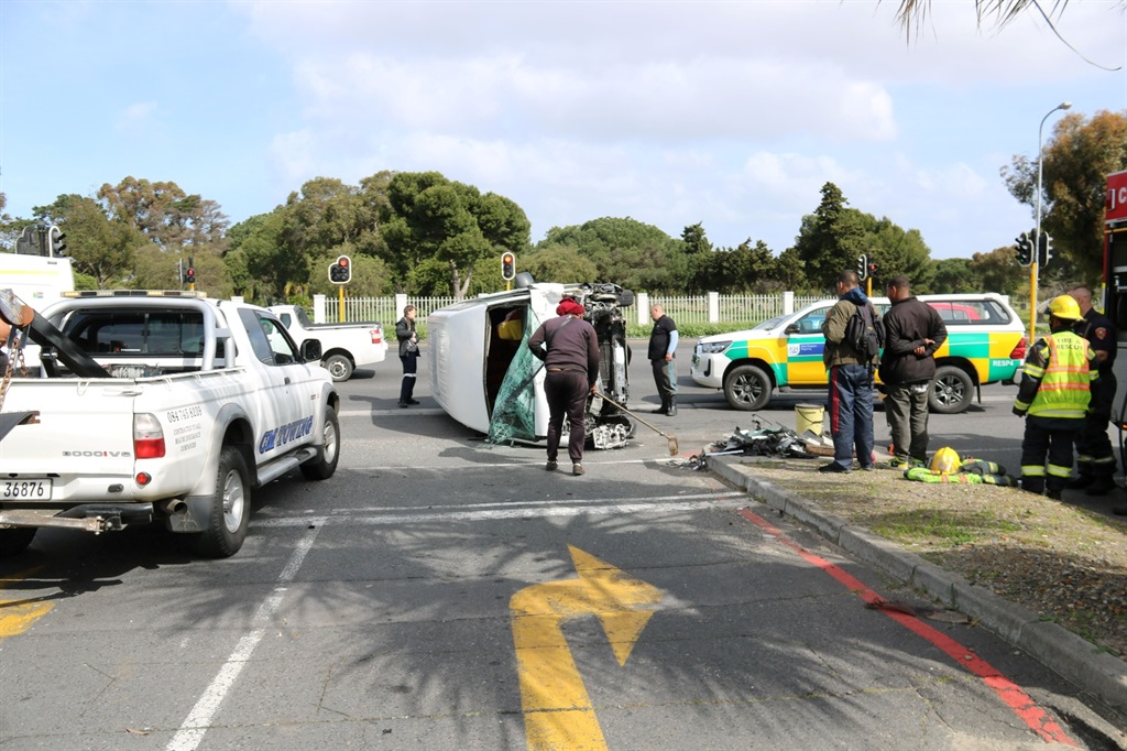 Nine people were injured after a taxi jumped a red robot and collided with a bakkie. Photos by Lulekwa Mbadamane