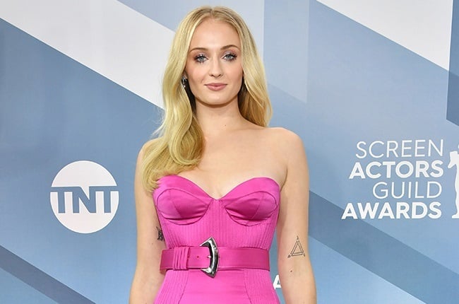 Sophie Turner en colère contre les paparazzi qui photographient sa