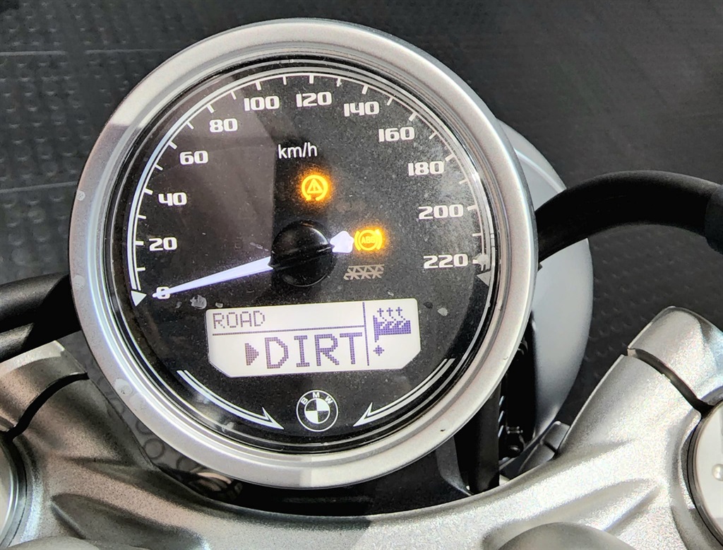 The Dirt setting showing on the instrument cluster